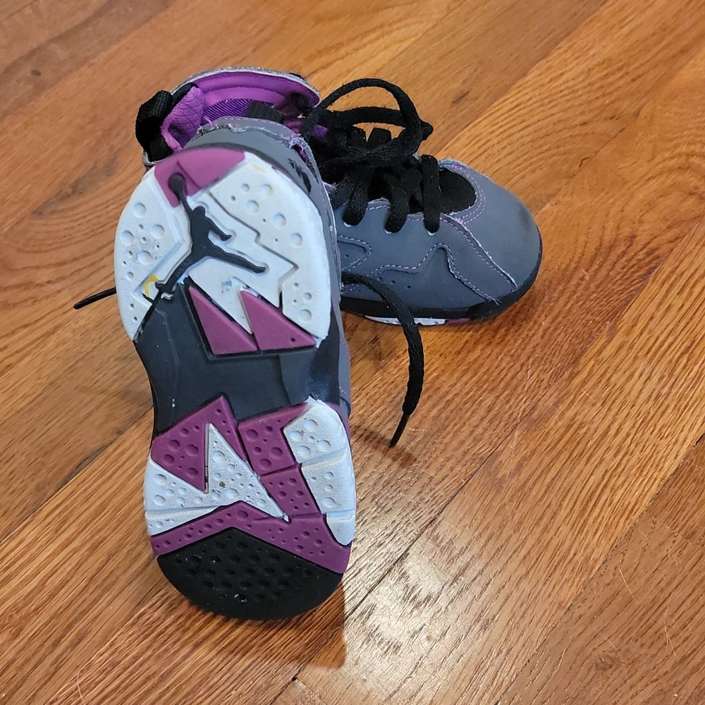 Kids Jordan sneakers - Picture 6 of 7